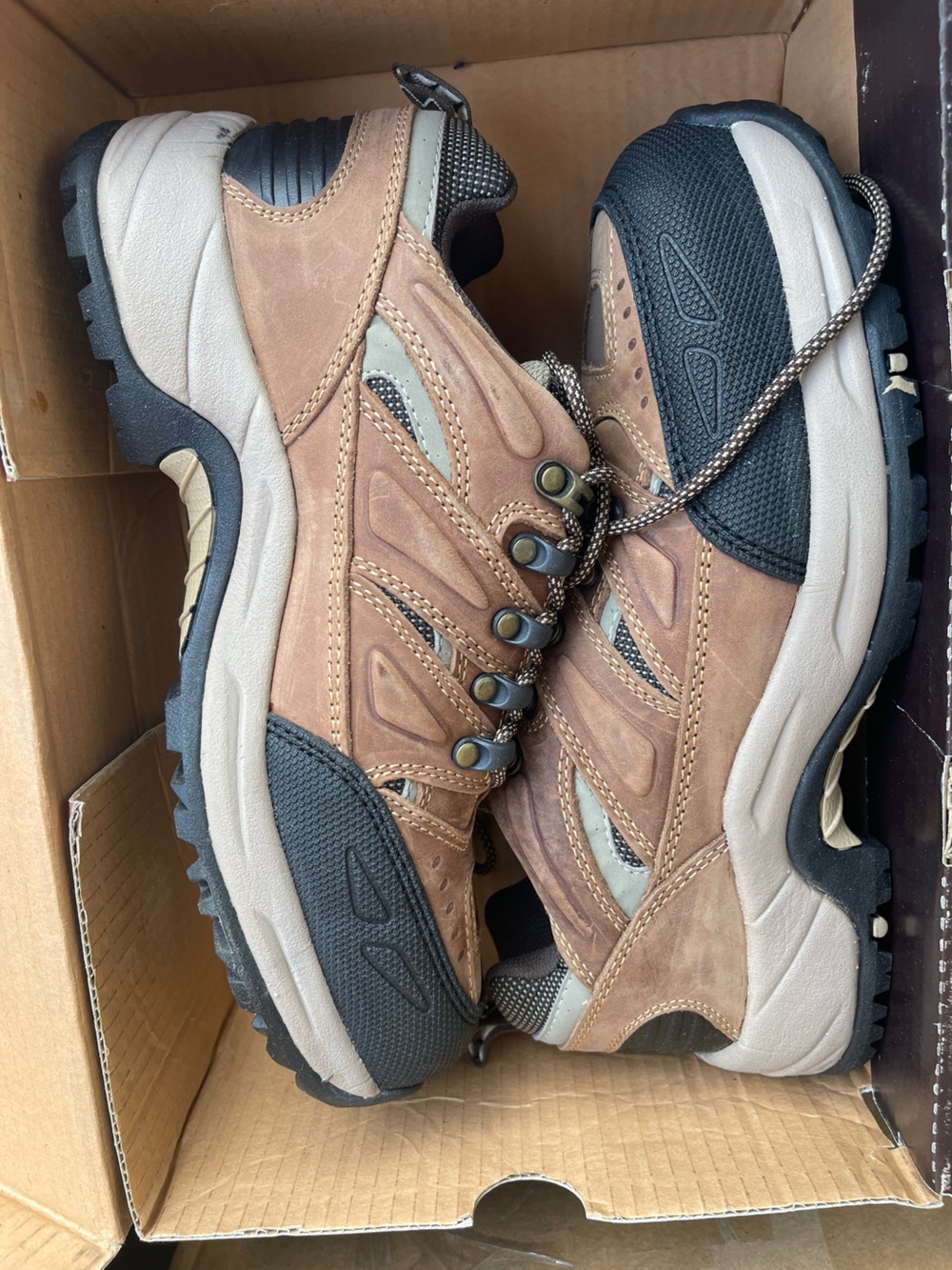 Kodiak Men's Tan/Brown Leather Hiking Shoes